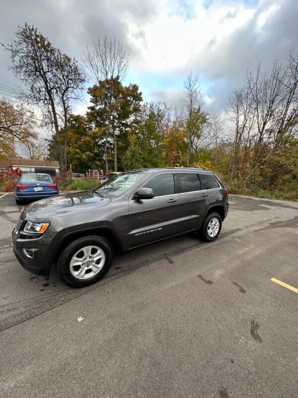 2014 Jeep Grand Cherokee Laredo - Image 3