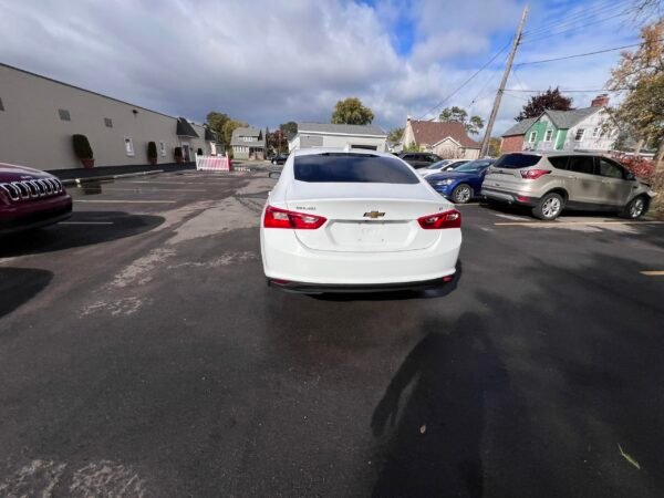 2018 Chevy Malibu LT - Image 5