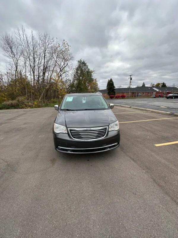 2016 Chrysler Town & Country Limited - Image 2