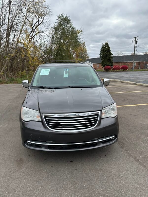 2016 Chrysler Town & Country Limited - Image 3