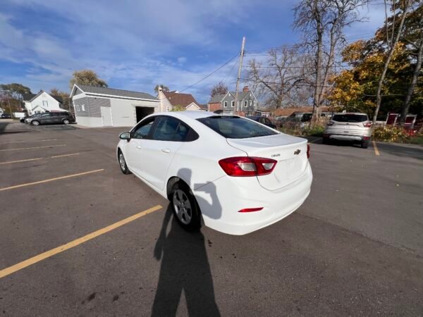 2018 Chevy Cruze LS - Image 9