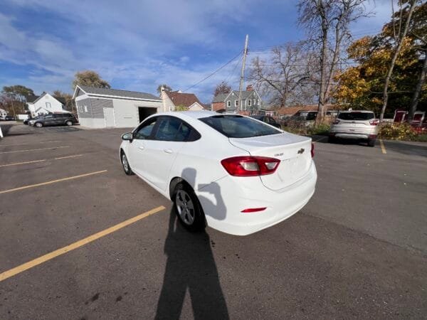 2018 Chevy Cruze LS - Image 10