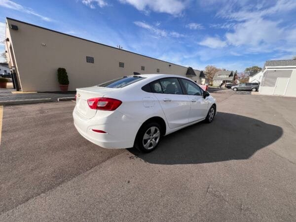 2018 Chevy Cruze LS - Image 11